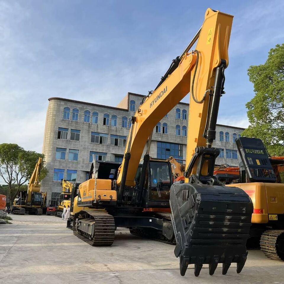 2024 Hyundai R305LC-9S crawler excavator, front three-quarter view 2024 Hyundai R305LC-9S crawler excavator, front three-quarter view