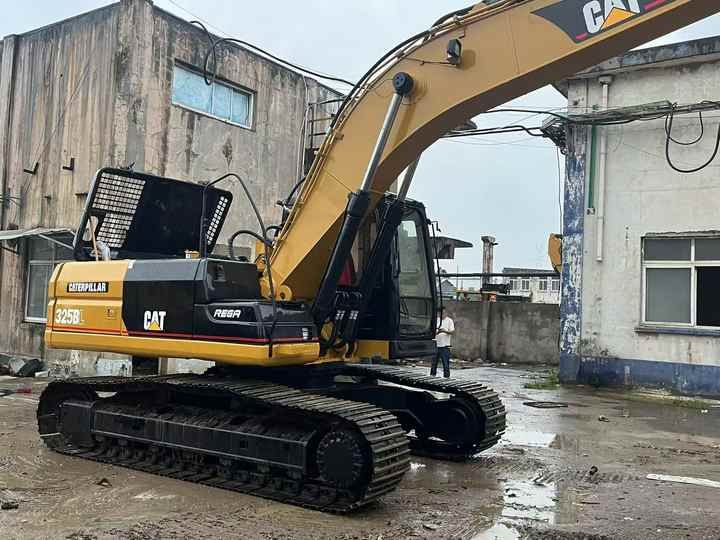 2020 Caterpillar 325BL crawler excavator, side view