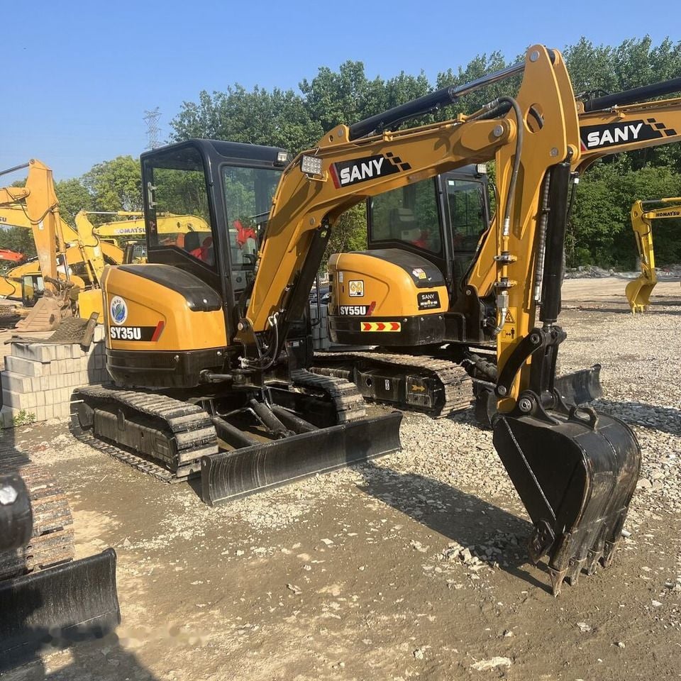 2020 Sany SY35U mini excavator, front three-quarter view 2020 Sany SY35U mini excavator, front three-quarter view
