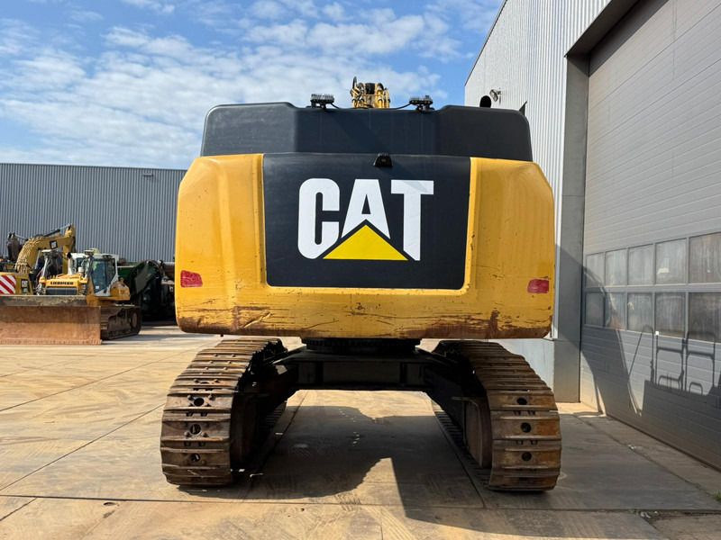 2018 Caterpillar 352F crawler excavator rear view