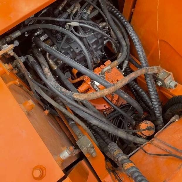 2021 Doosan DH150W-7 wheel excavator engine compartment view