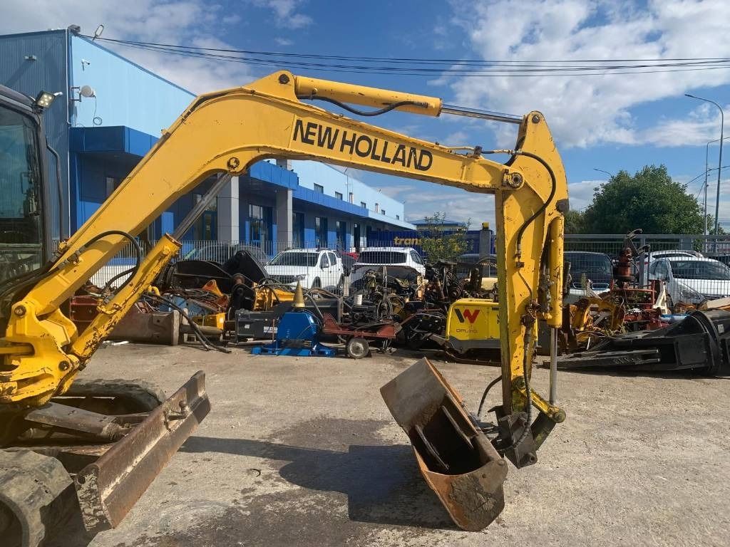 2004 New Holland EH45 mini excavator side view