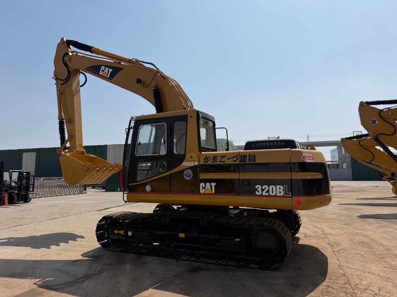 2017 Caterpillar 320BL crawler excavator, side profile view