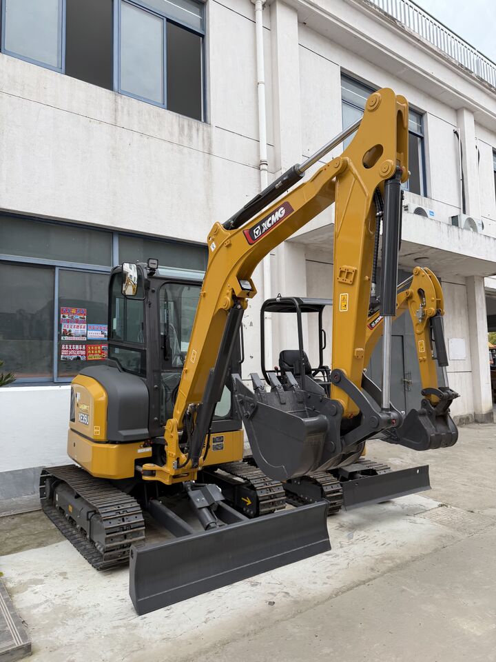 2026 XCMG XE35U crawler excavator, front three-quarter view