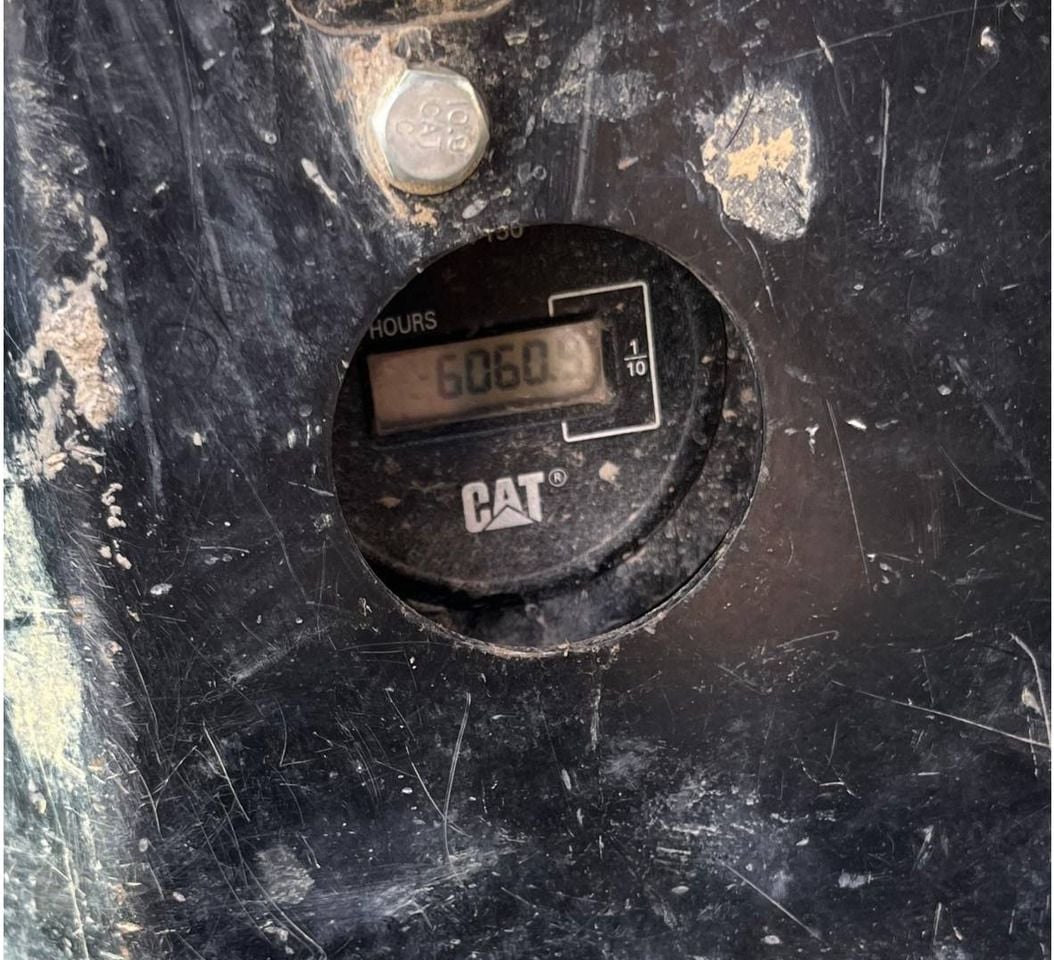 2011 Caterpillar 304DCR hour meter detail