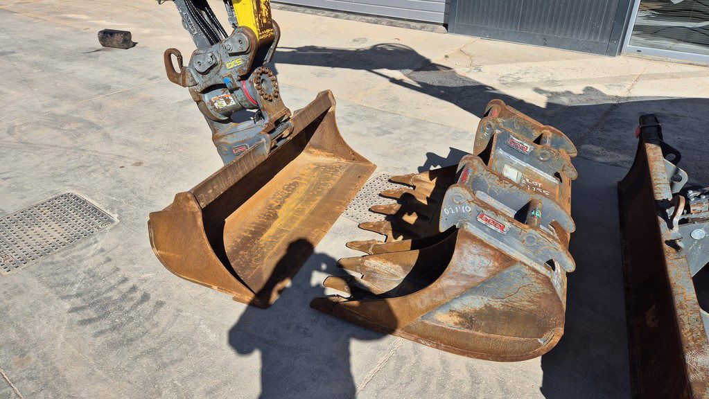 2021 Wacker Neuson EW100 wheel excavator bucket and attachment detail