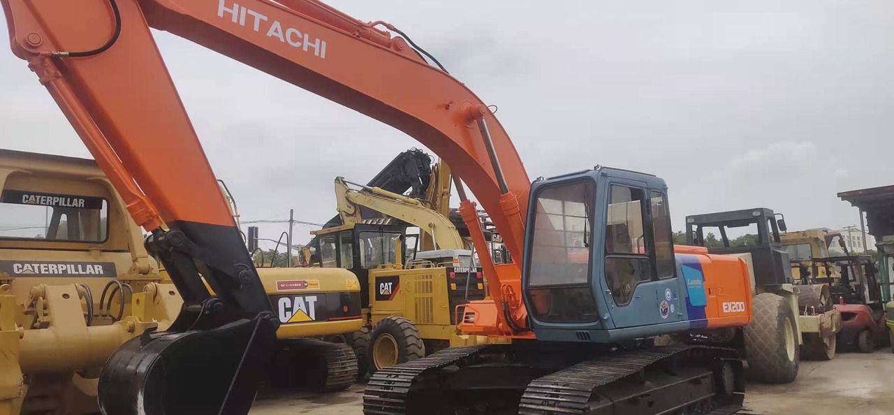 2016 Hitachi EX200-2 crawler excavator, front three-quarter view