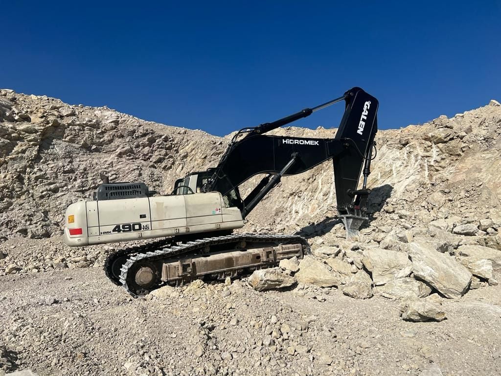 2023 Galen Hidromek HMK 490 crawler excavator with ripper attachment, side view