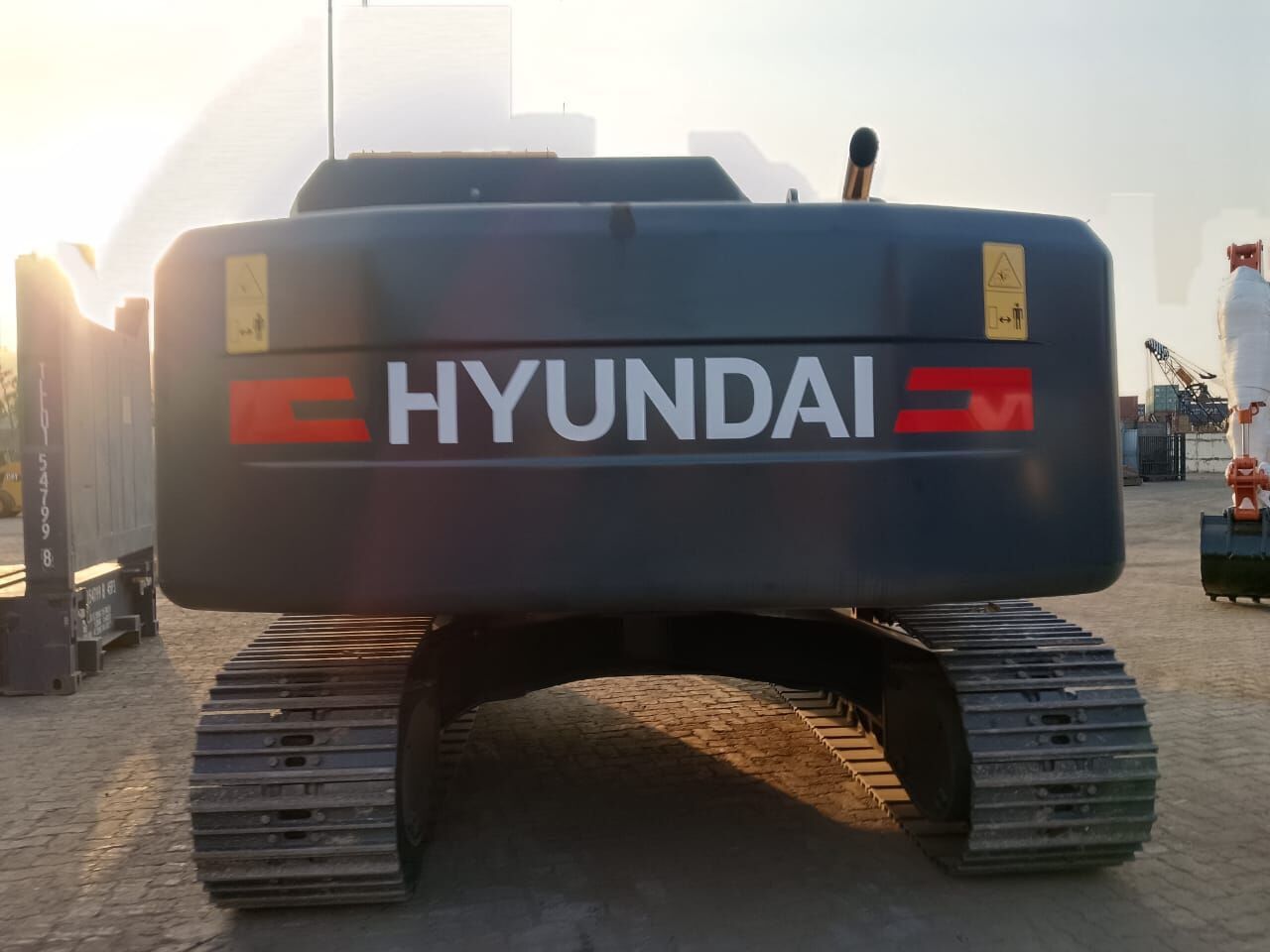 2025 Hyundai R215L Crawler Excavator with a clear view of the counterweight and rear branding. 2025 Hyundai R215L Crawler Excavator with a clear view of the counterweight and rear branding.