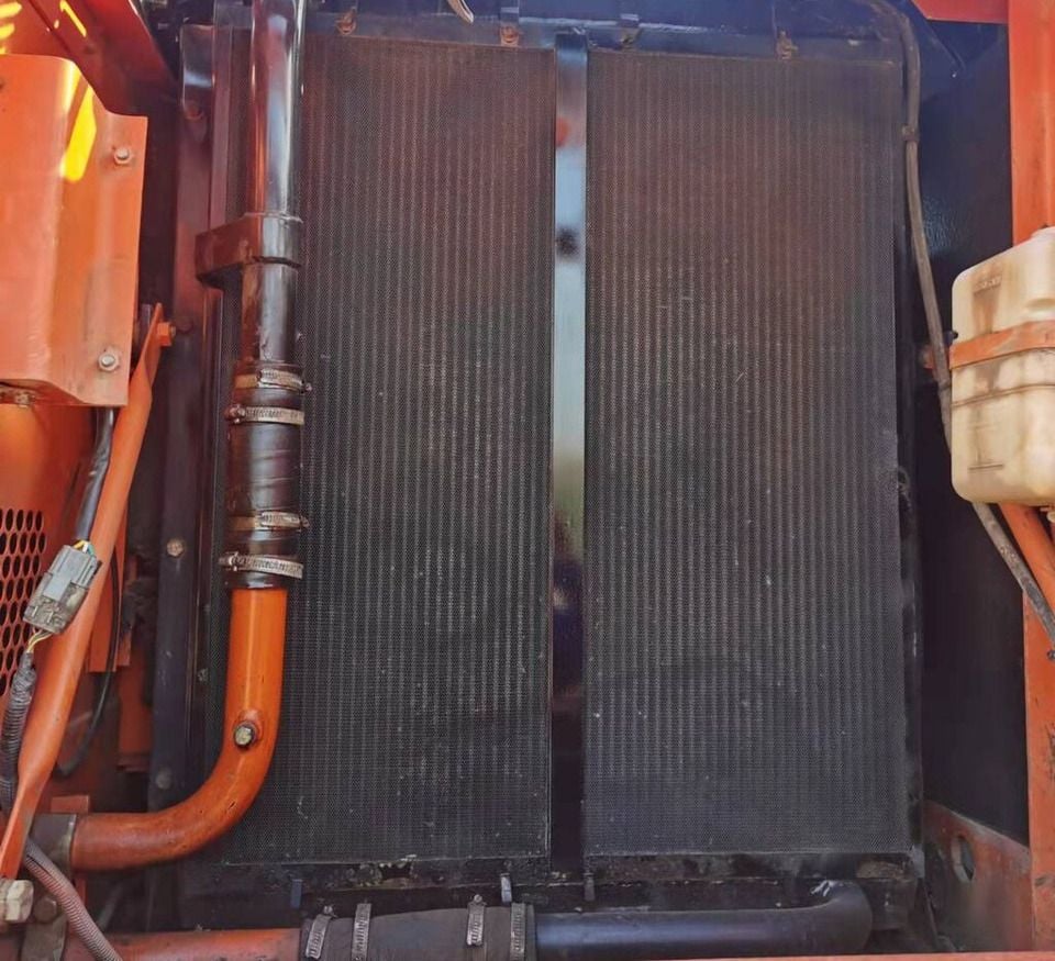 2018 Doosan DH220LC-7 crawler excavator radiator view