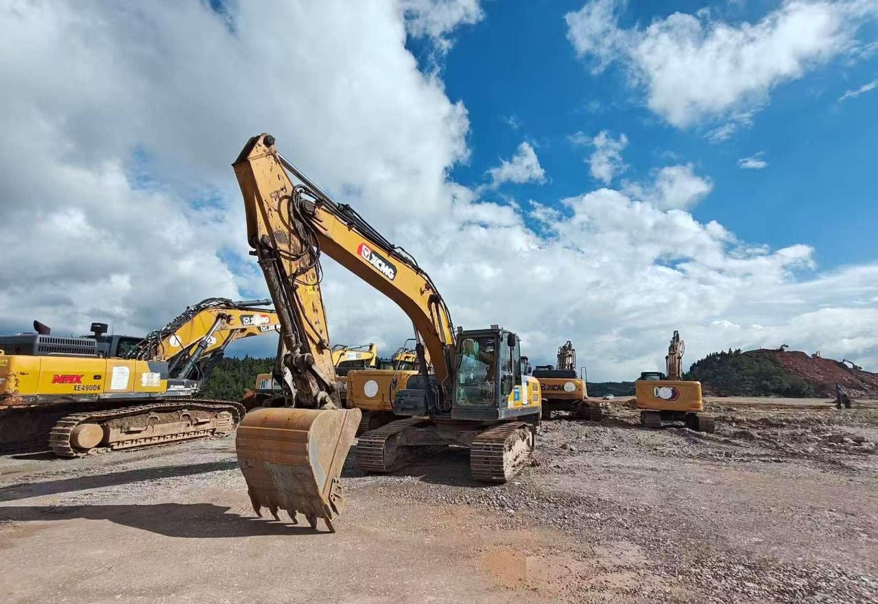 2022 XCMG XE215DA crawler excavator, front three-quarter view