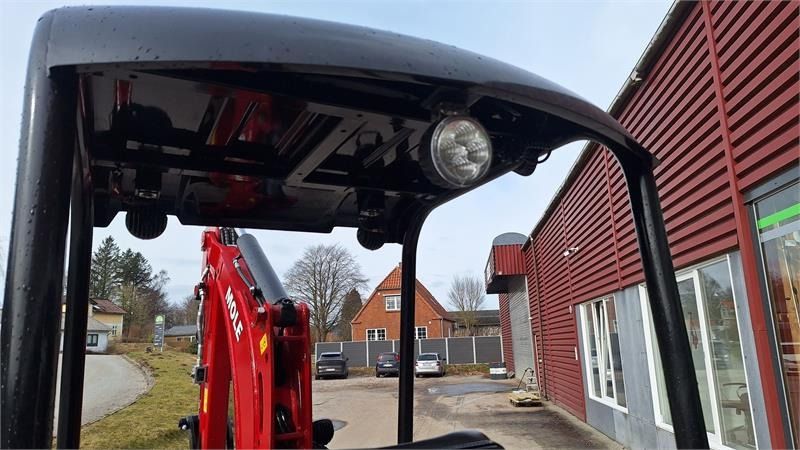 Mole M16ZT mini excavator, interior cab view