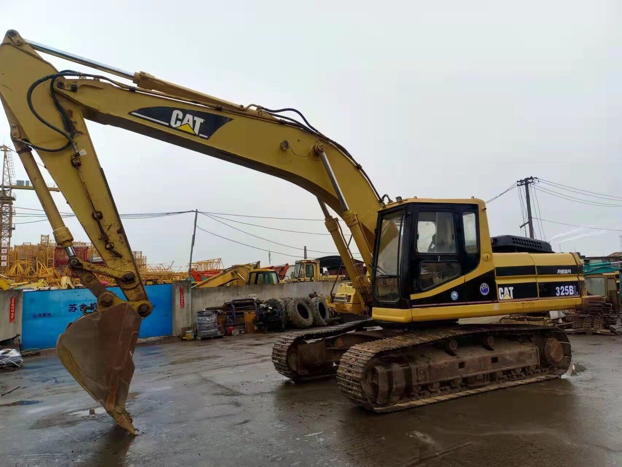 2007 Caterpillar 325BL crawler excavator, side profile view