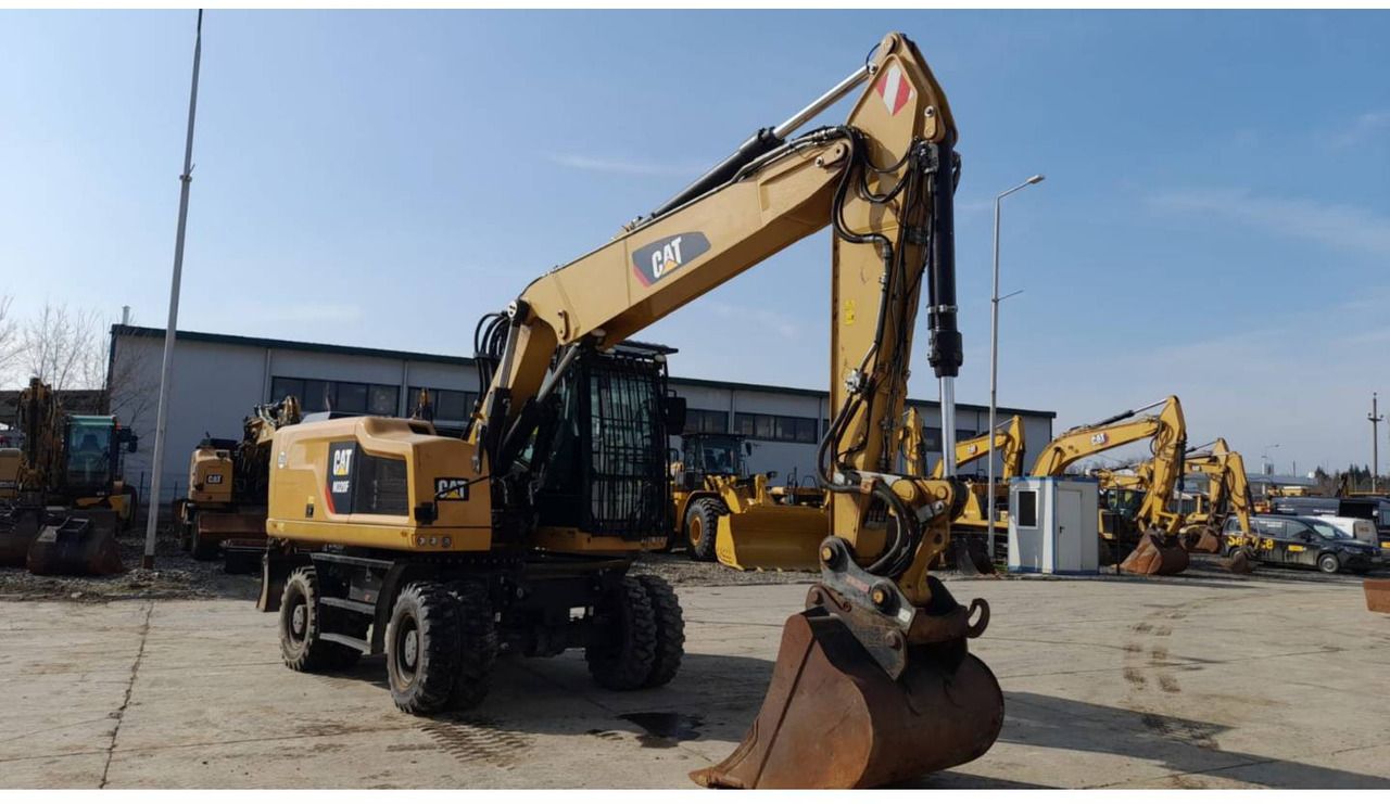 2016 Caterpillar M320F wheel excavator, side view