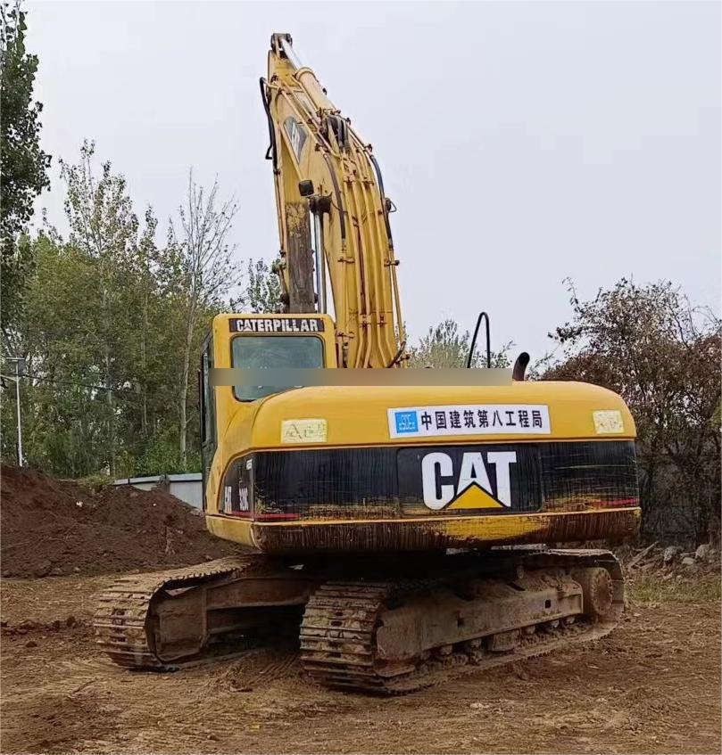 2018 Caterpillar 320C crawler excavator, rear three-quarter view