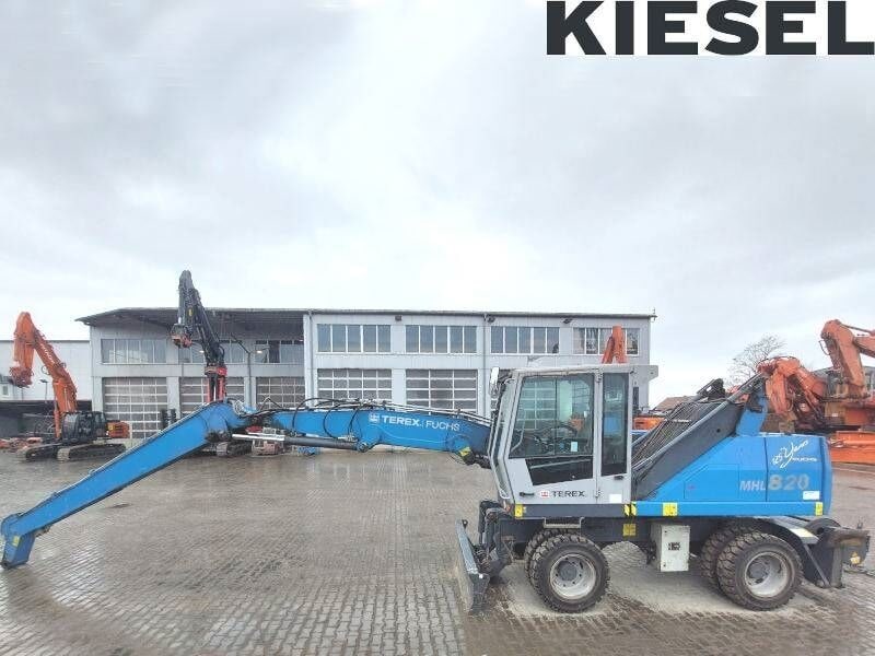 2014 Fuchs MHL 820 D E material handler side view