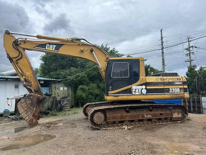 2008 Caterpillar 320B crawler excavator, side view