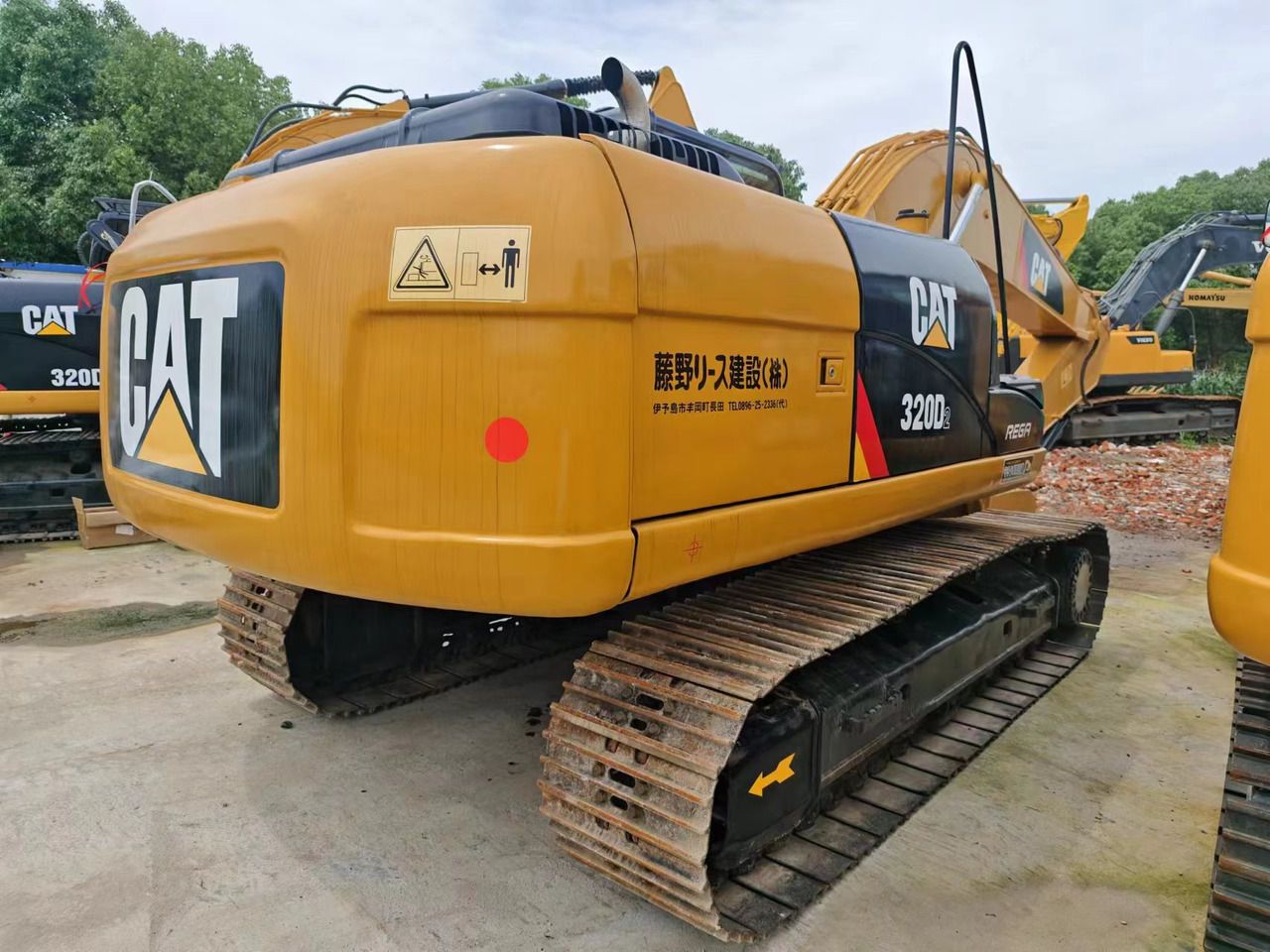 2019 Caterpillar 320D2 pelle sur chenilles vue arrière trois-quarts