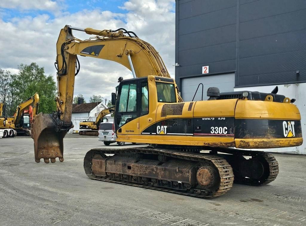 2005 Caterpillar 330CL crawler excavator, rear three-quarter view
