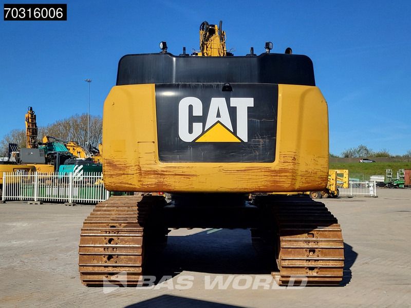 2017 Caterpillar 352F crawler excavator, rear view