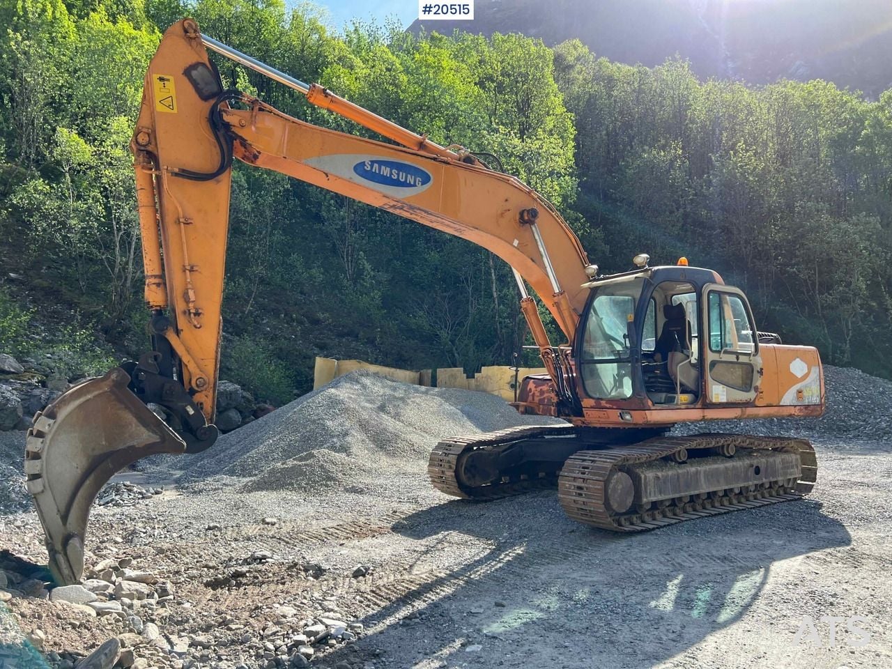 1999 Samsung SE210 LC-3 crawler excavator, side profile view 1999 Samsung SE210 LC-3 crawler excavator, side profile view