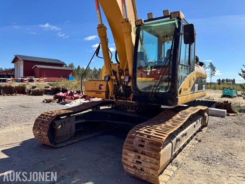 2005 Caterpillar 325C crawler excavator, front three-quarter view