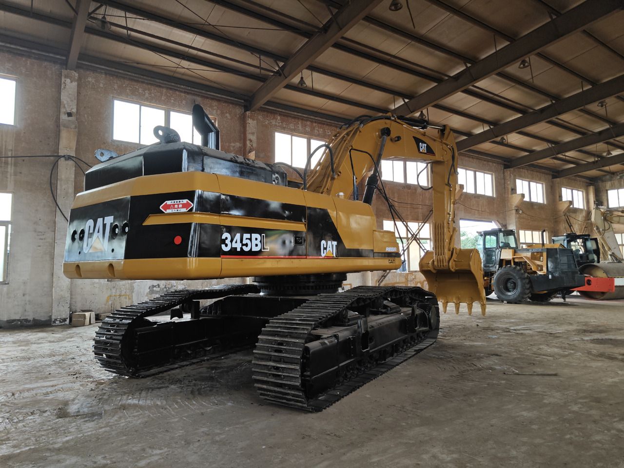 Caterpillar 345BL crawler excavator, rear three-quarter view
