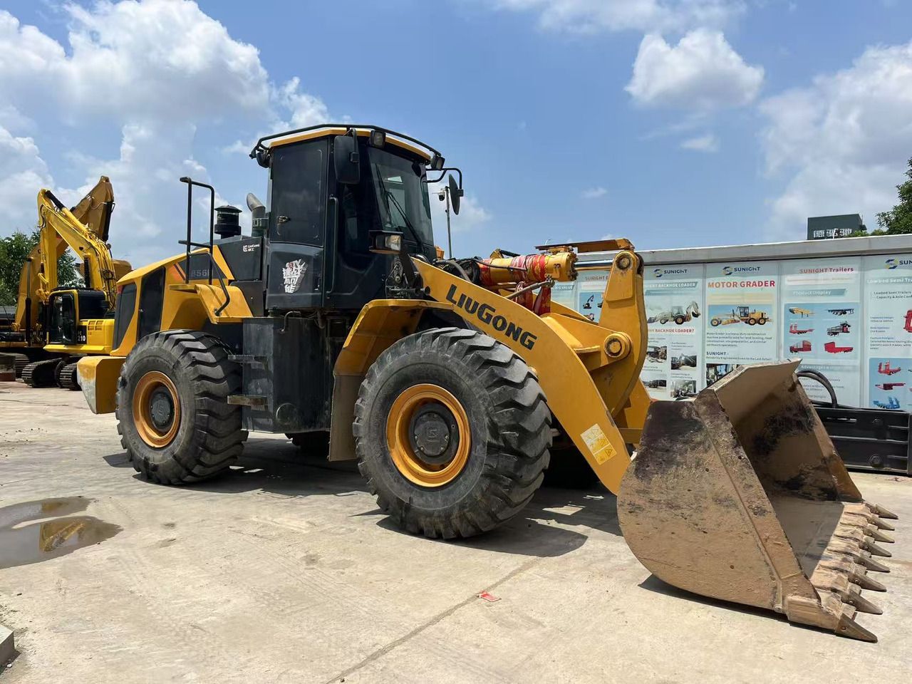 2023 LiuGong 856H wheel loader, side view 2023 LiuGong 856H wheel loader, side view
