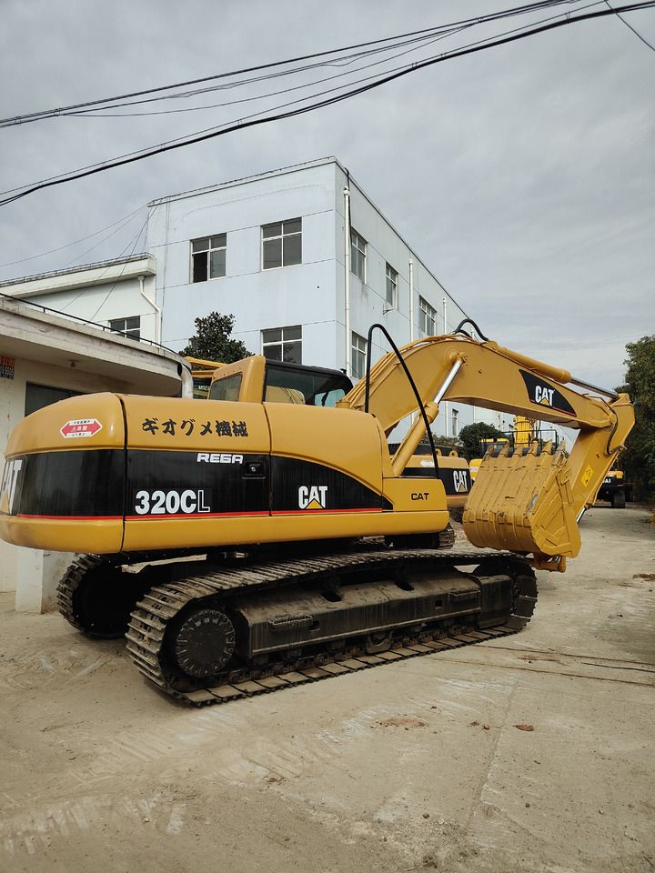 Caterpillar 320CL crawler excavator, rear three-quarter view