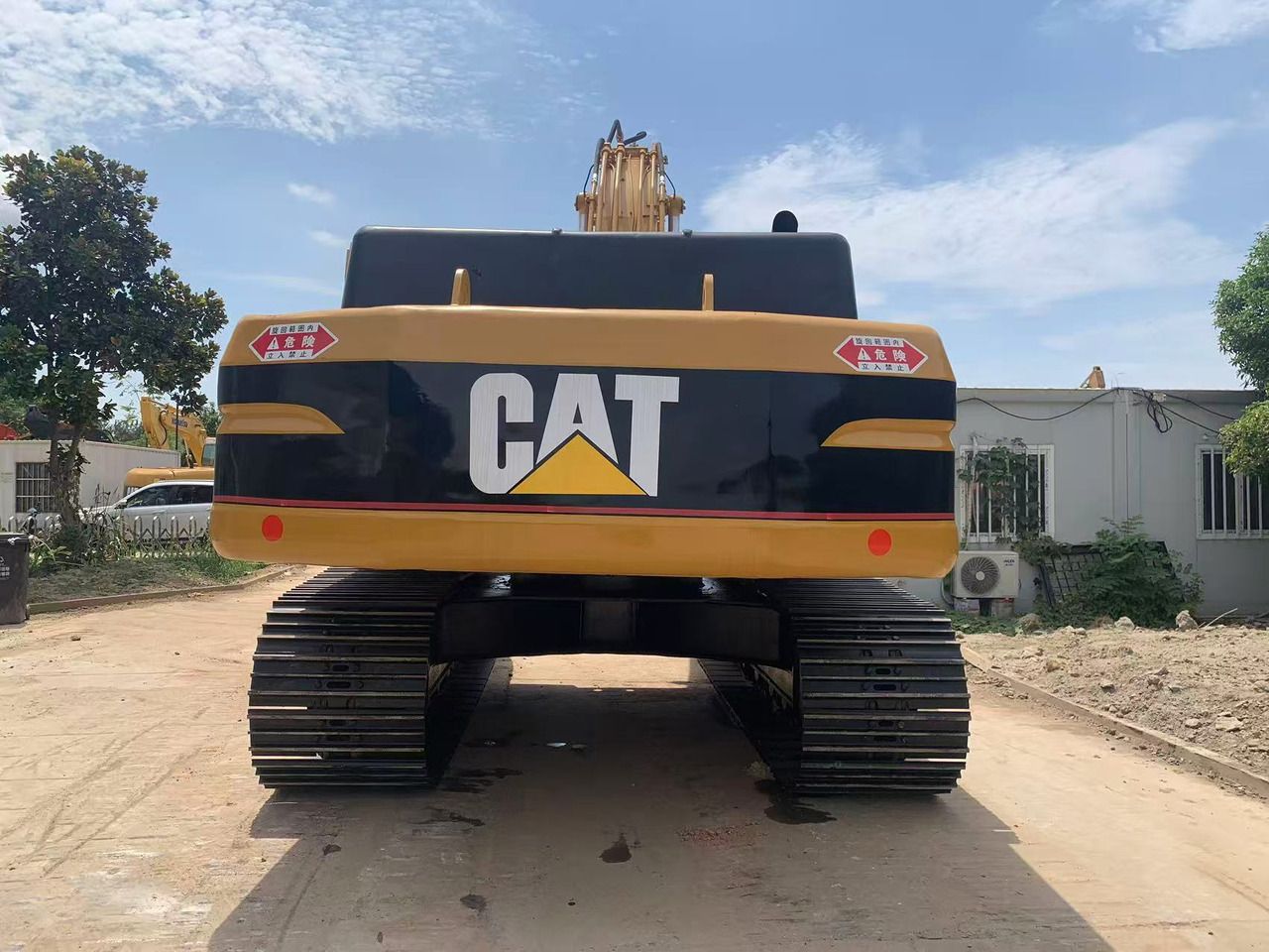 2018 Caterpillar 330BL crawler excavator, rear view 2018 Caterpillar 330BL crawler excavator, rear view
