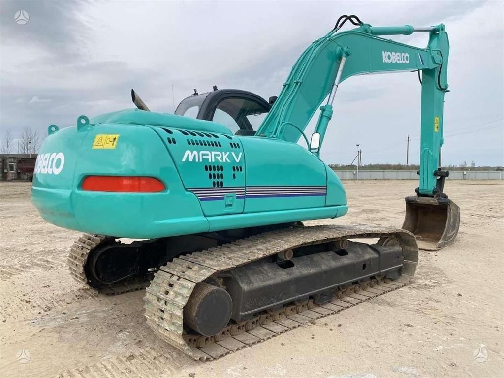 2004 Kobelco SK200LC MARK V crawler excavator, rear three-quarter view