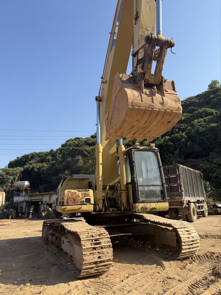 2022 Caterpillar 325B crawler excavator, front view
