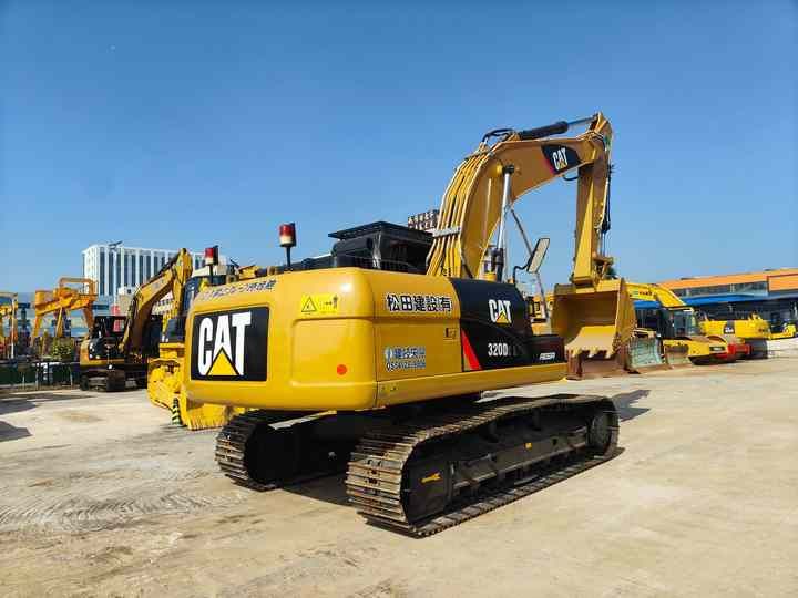 2023 Caterpillar 320D2 crawler excavator, rear three-quarter view