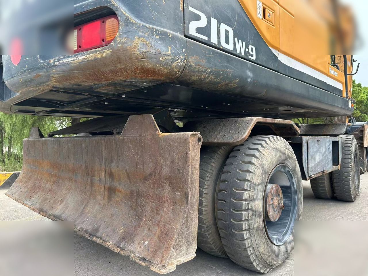 2019 Hyundai R210W-9 wheel excavator rear view with blade