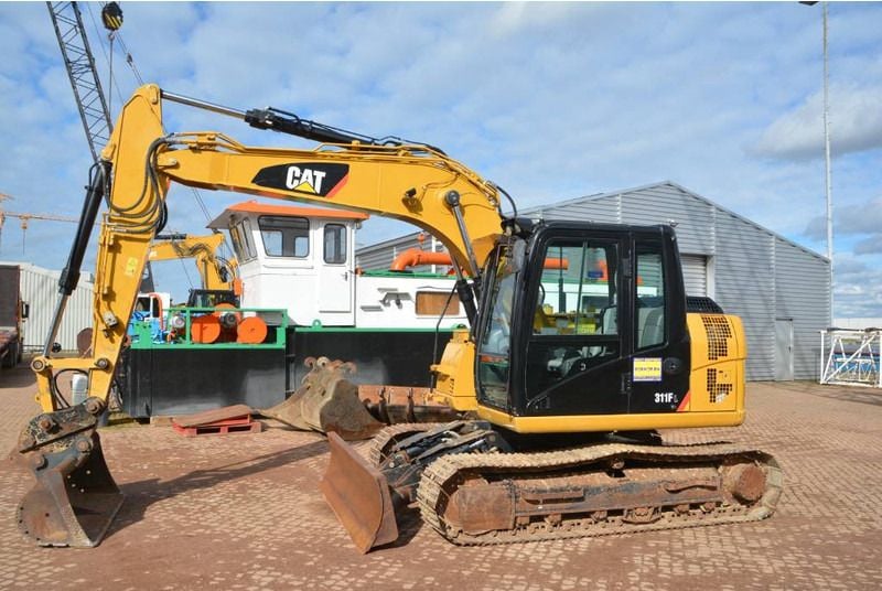 2016 Caterpillar 311FLRR crawler excavator side view