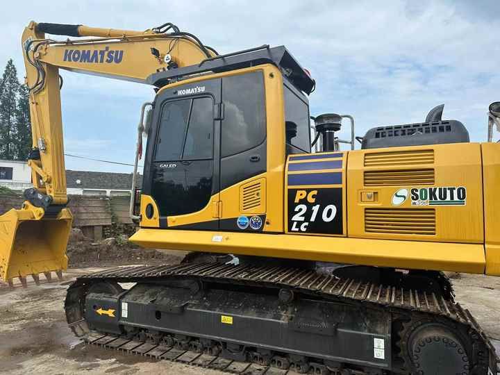 2020 Komatsu PC210LC crawler excavator side view