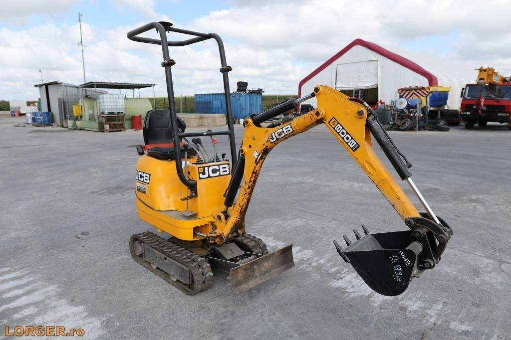 2015 JCB 8008 CTS mini excavator, three-quarter view