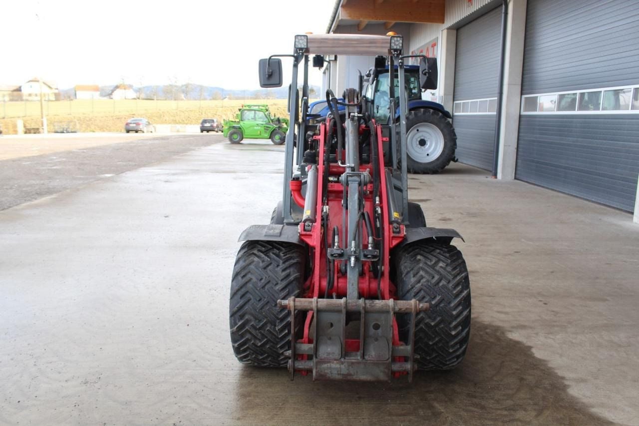 2018 Weidemann 1280 mini excavator, front view 2018 Weidemann 1280 mini excavator, front view