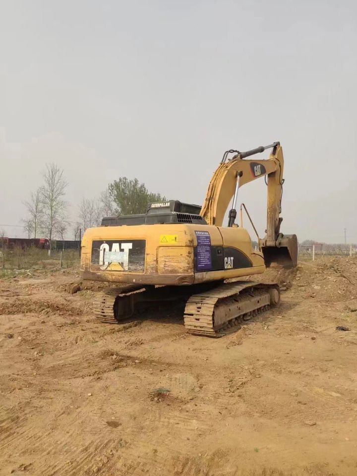 2022 Caterpillar 324D crawler excavator, rear three-quarter view