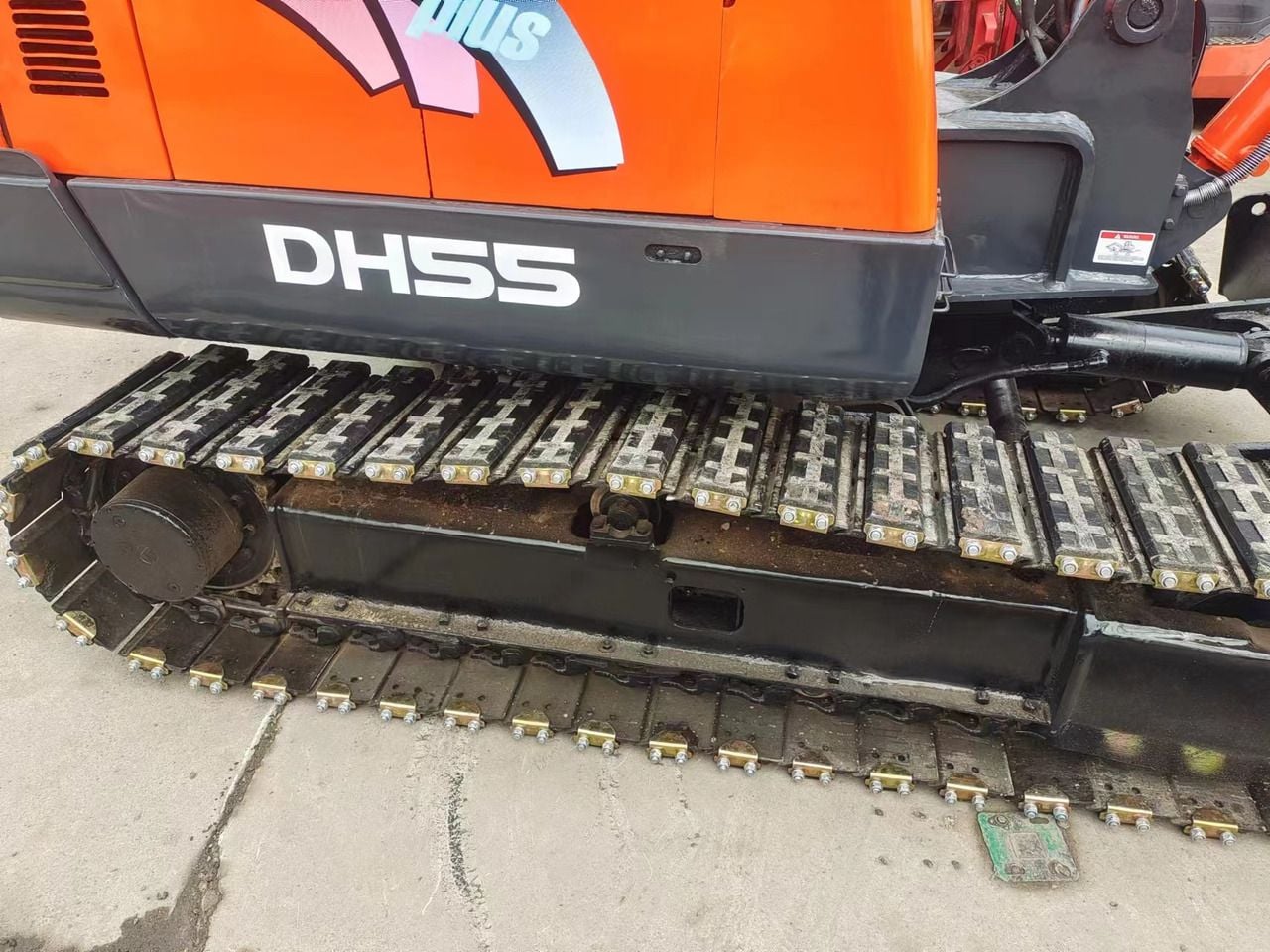 2022 Doosan DH55 crawler excavator side view of tracks 2022 Doosan DH55 crawler excavator side view of tracks