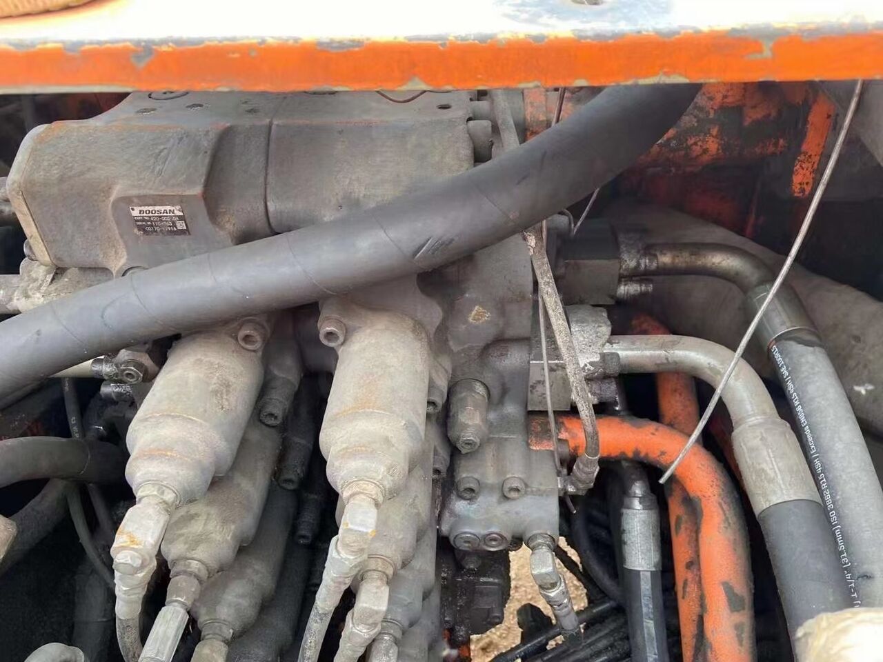 2022 Doosan DH500LC-7 hydraulic control valve detail 2022 Doosan DH500LC-7 hydraulic control valve detail