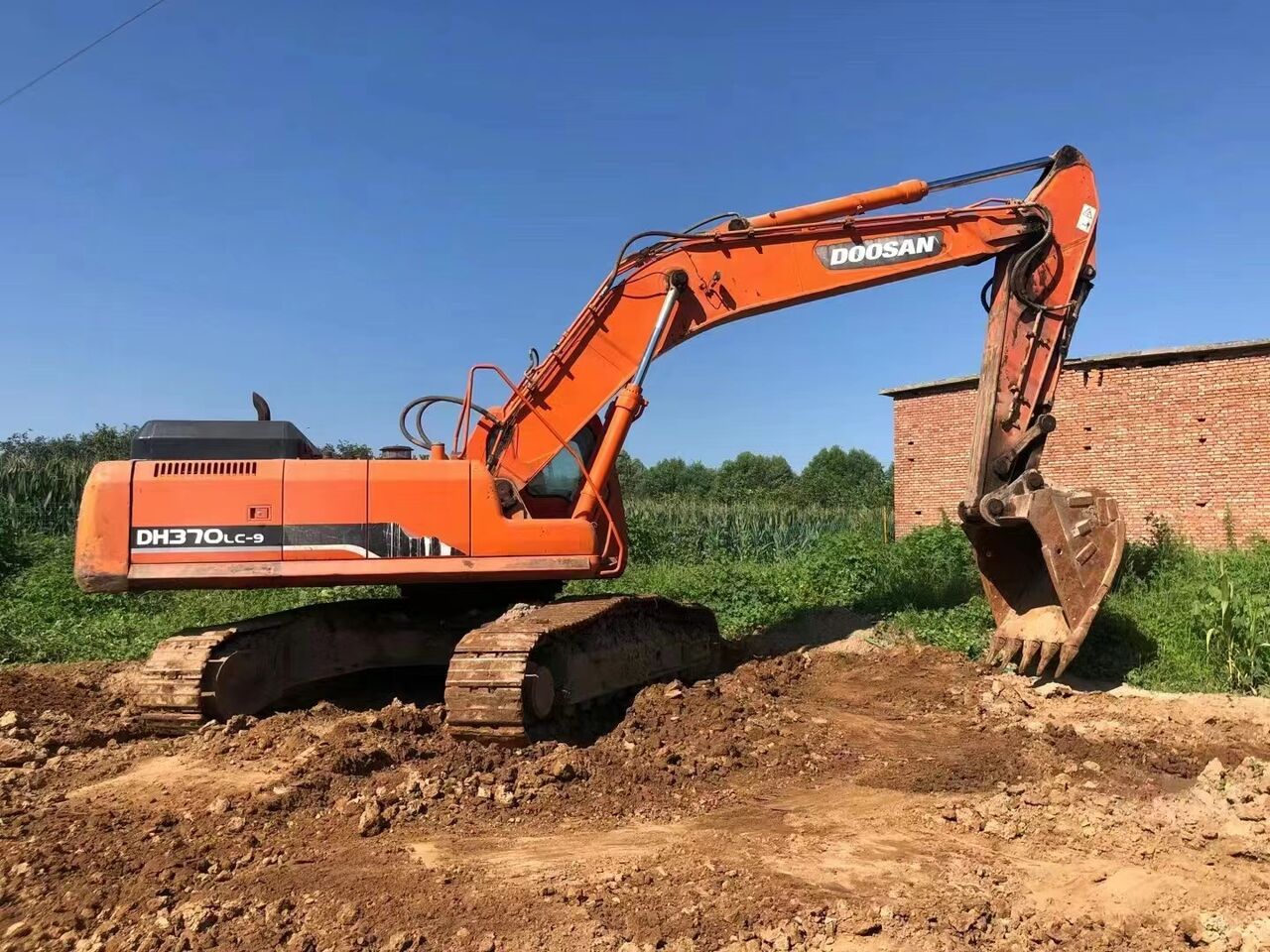 2023 Doosan DH370LC-9 excavator side view 2023 Doosan DH370LC-9 excavator side view
