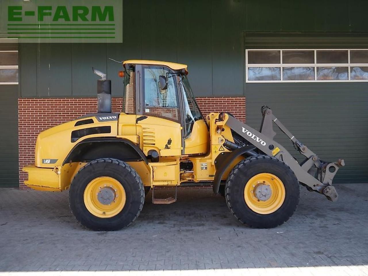 2011 Volvo L45F wheel loader, side view 2011 Volvo L45F wheel loader, side view