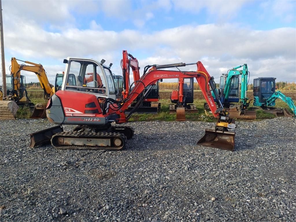 1995 Wacker Neuson 3602RD mini excavator, side view