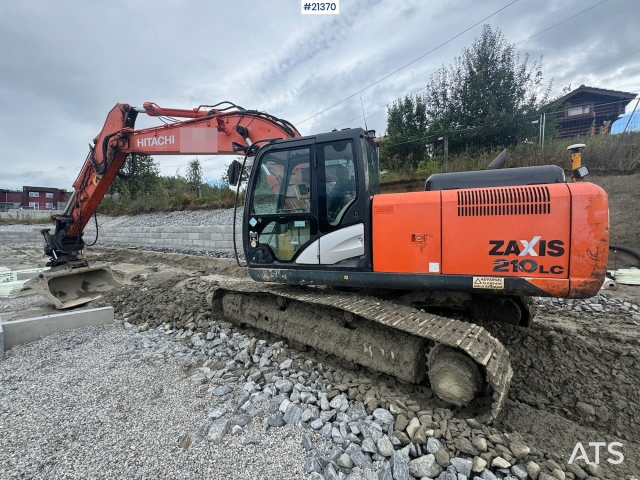 2013 Hitachi Zaxis 210LC crawler excavator, side view 2013 Hitachi Zaxis 210LC crawler excavator, side view