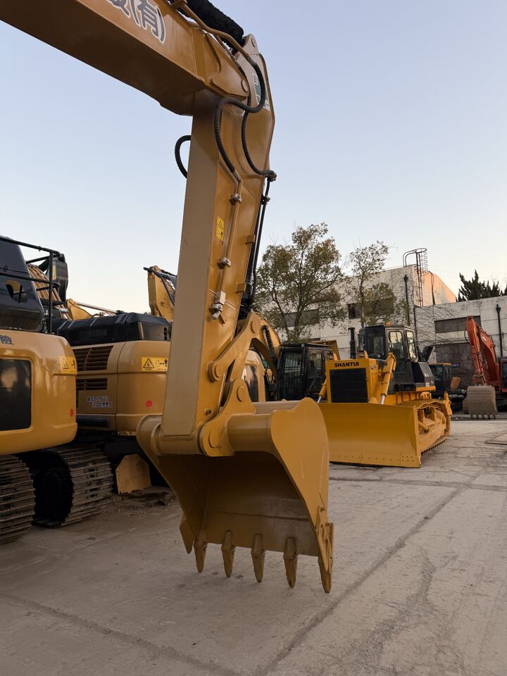 2025 Caterpillar 330D2L crawler excavator, side profile view