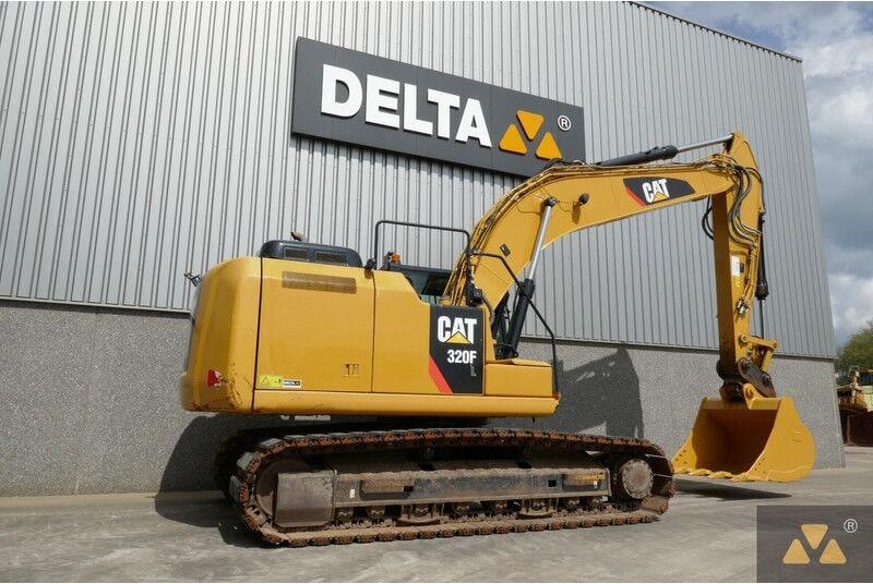 2017 Caterpillar 320FL crawler excavator, side profile view