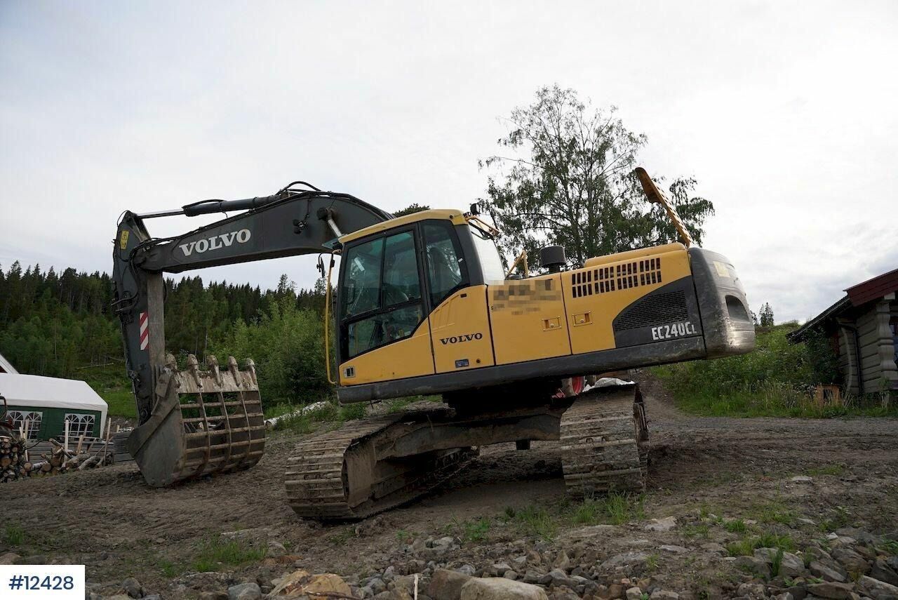 2008 Volvo EC240CL crawler excavator, side view
