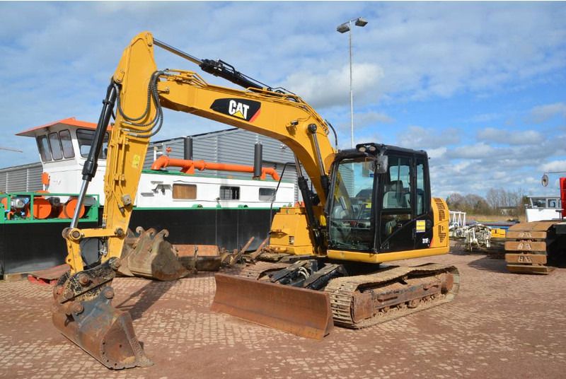 2016 Caterpillar 311FLRR crawler excavator, side view
