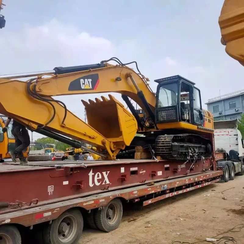2016 Caterpillar 325D crawler excavator, side profile view on flatbed trailer 2016 Caterpillar 325D crawler excavator, side profile view on flatbed trailer